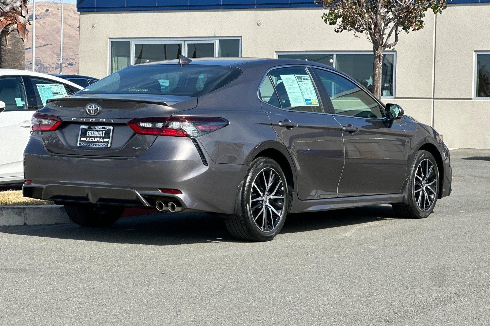 Used 2024 Toyota Camry SE w/ Convenience Package FWD image 4