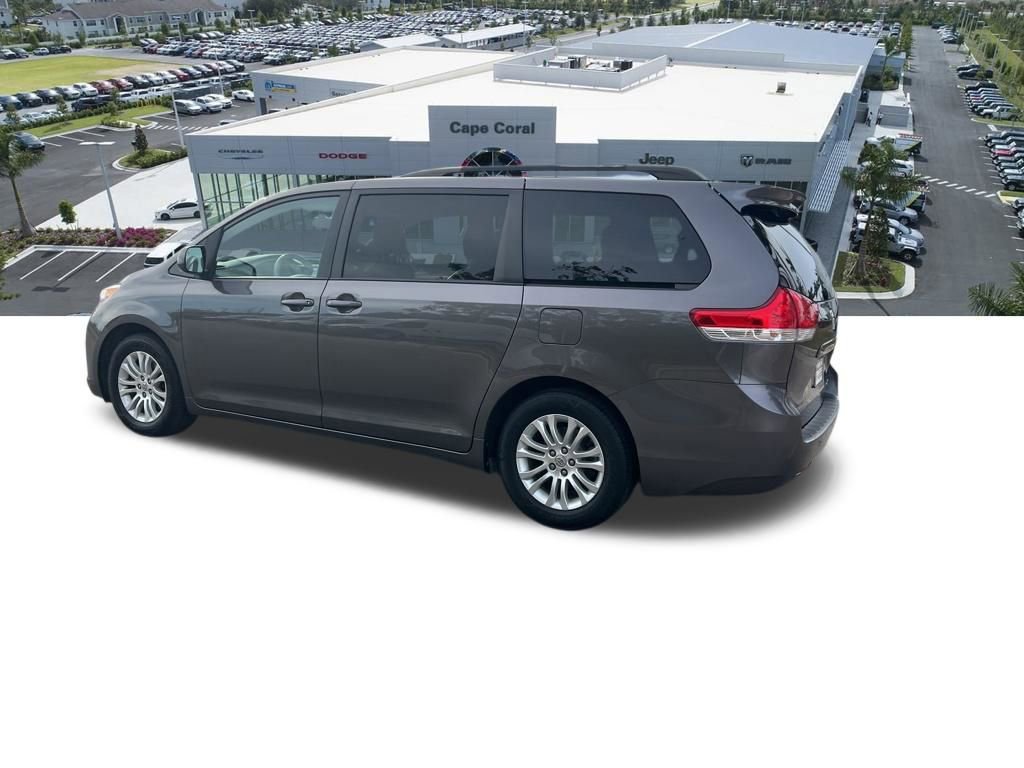 Used 2014 Toyota Sienna XLE image 25