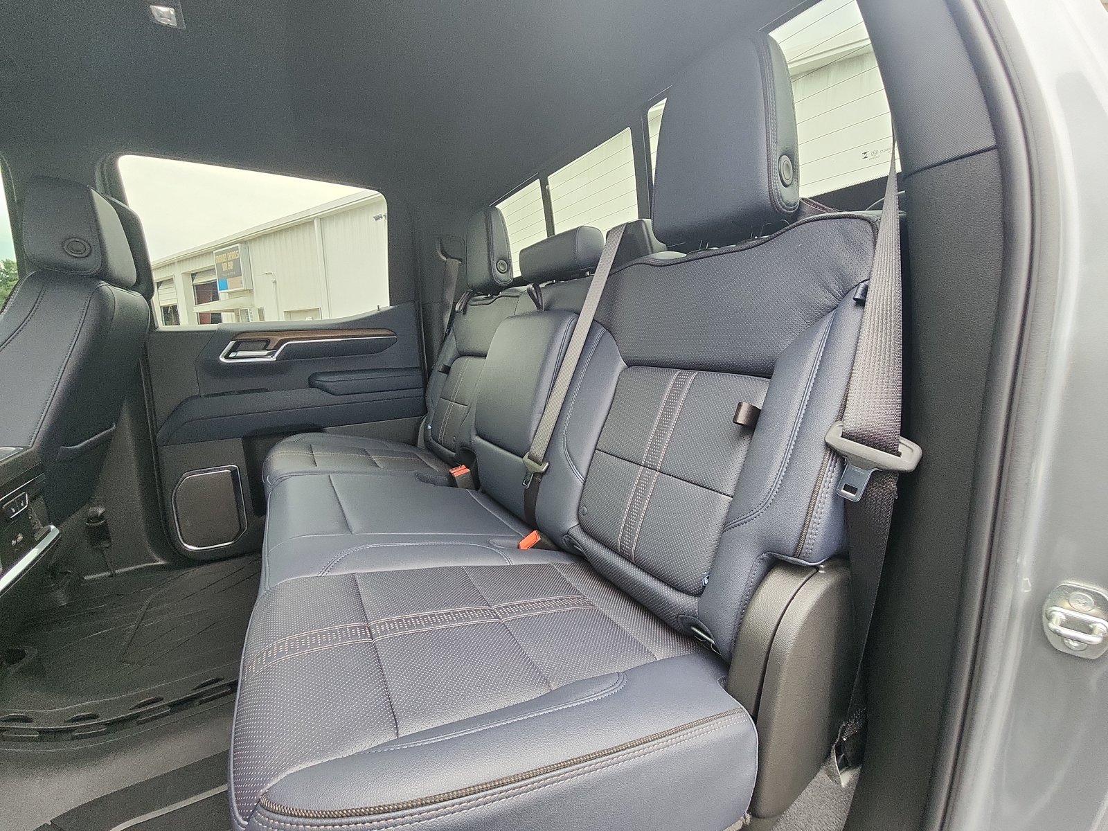 Used 2024 Chevrolet Silverado 1500 High Country w/ High Country Premium Package AWD/4WD image 23