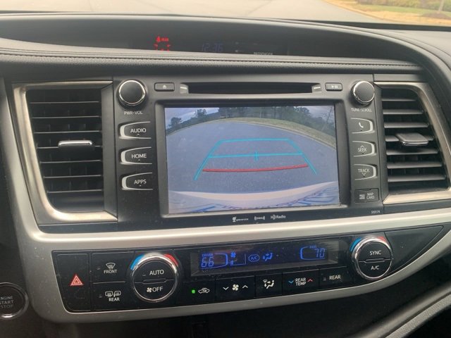 Used 2017 Toyota Highlander SE image 16