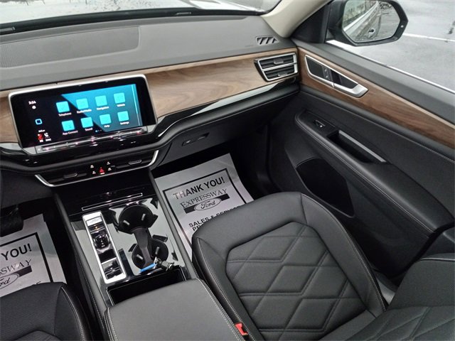 Used 2025 Volkswagen Atlas SE image 18