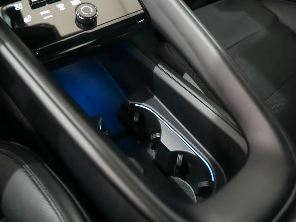 Certified 2025 Porsche Macan Electric RWD image 33
