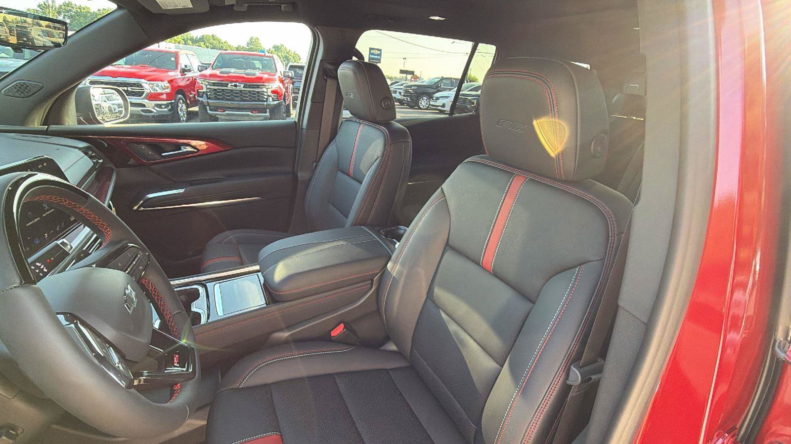 New 2026 Chevrolet Traverse RS w/ LPO, Floor Liner Package AWD/4WD image 5
