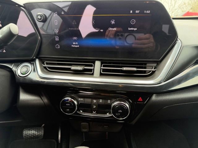 Used 2024 Chevrolet Trax RS w/ Driver Confidence Package FWD image 12