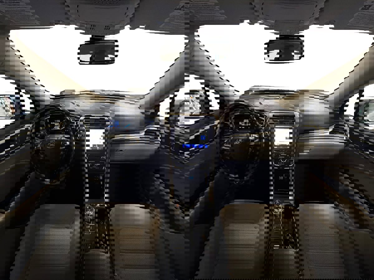 Used 2020 Ford Fusion SE image 16