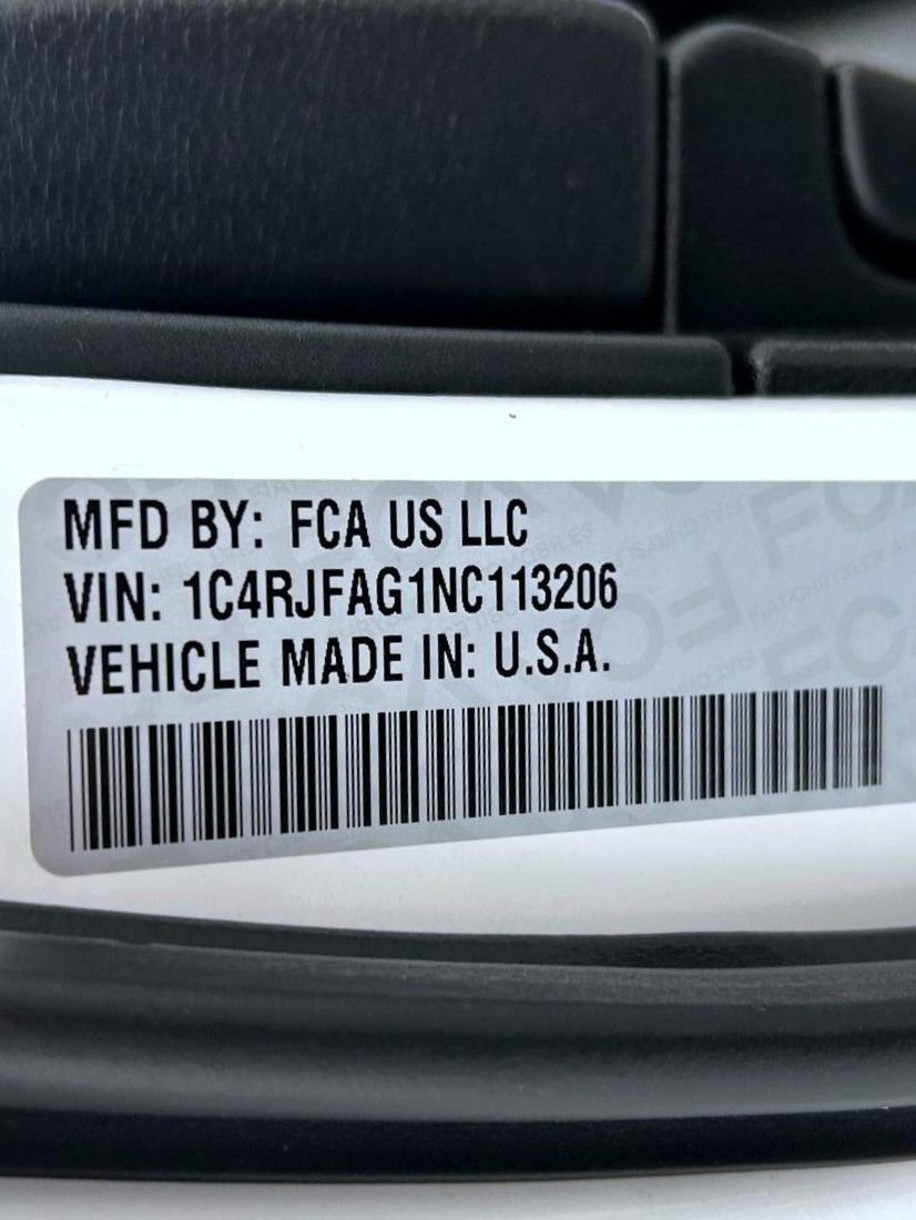 Certified 2022 Jeep Grand Cherokee Laredo X AWD/4WD image 26