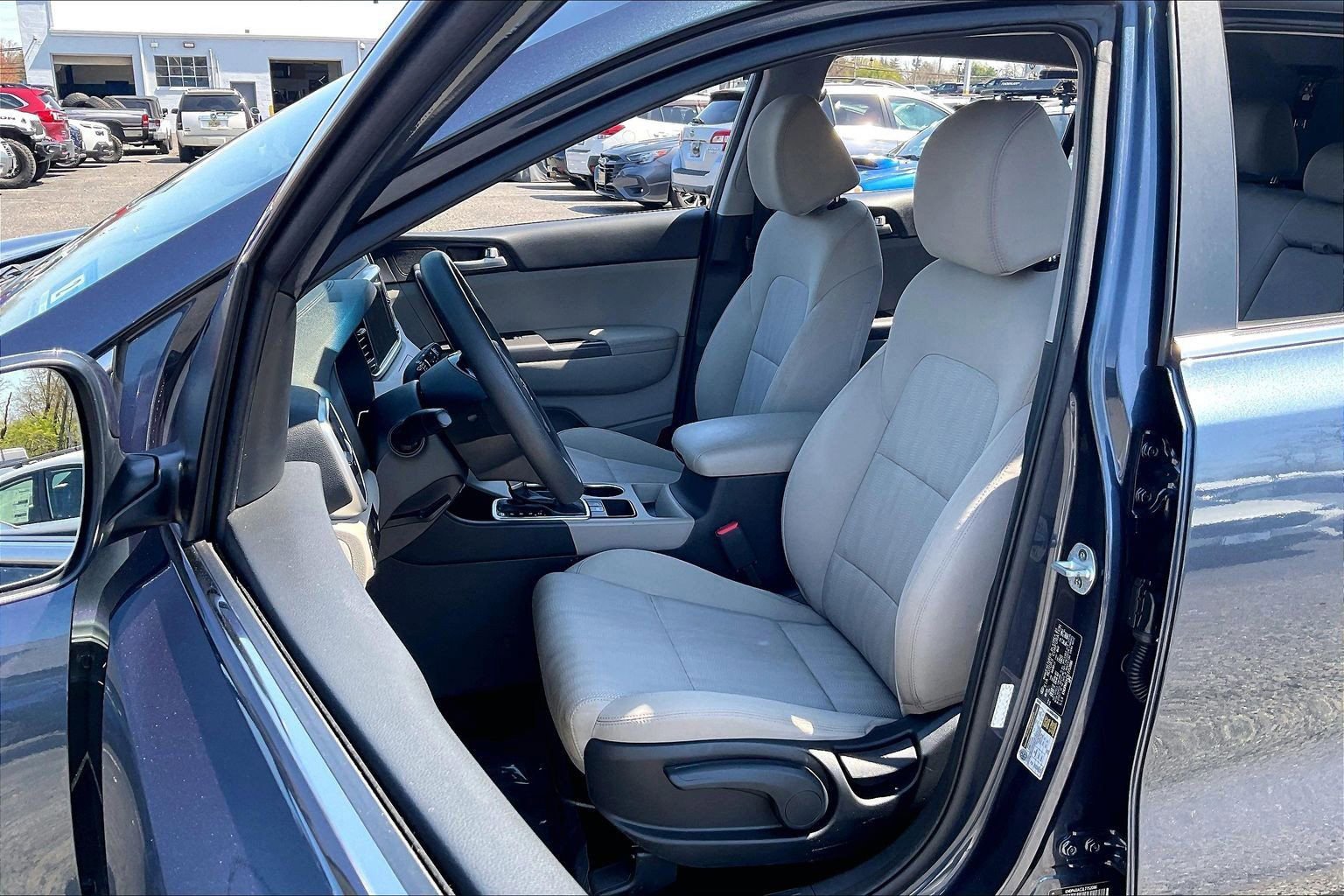 Used 2020 Kia Sportage LX image 8