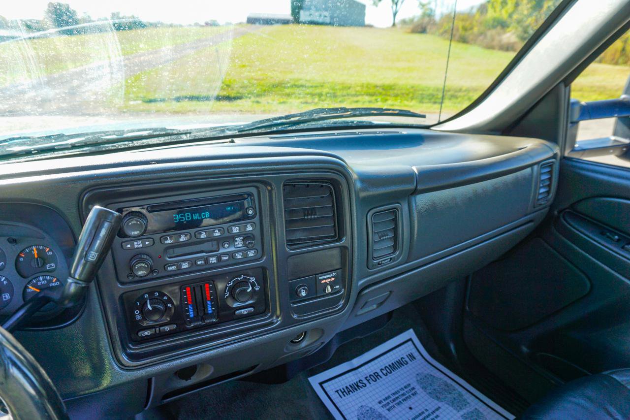 Used 2004 Chevrolet Silverado 2500 LS w/ Snow Plow Prep Package image 17