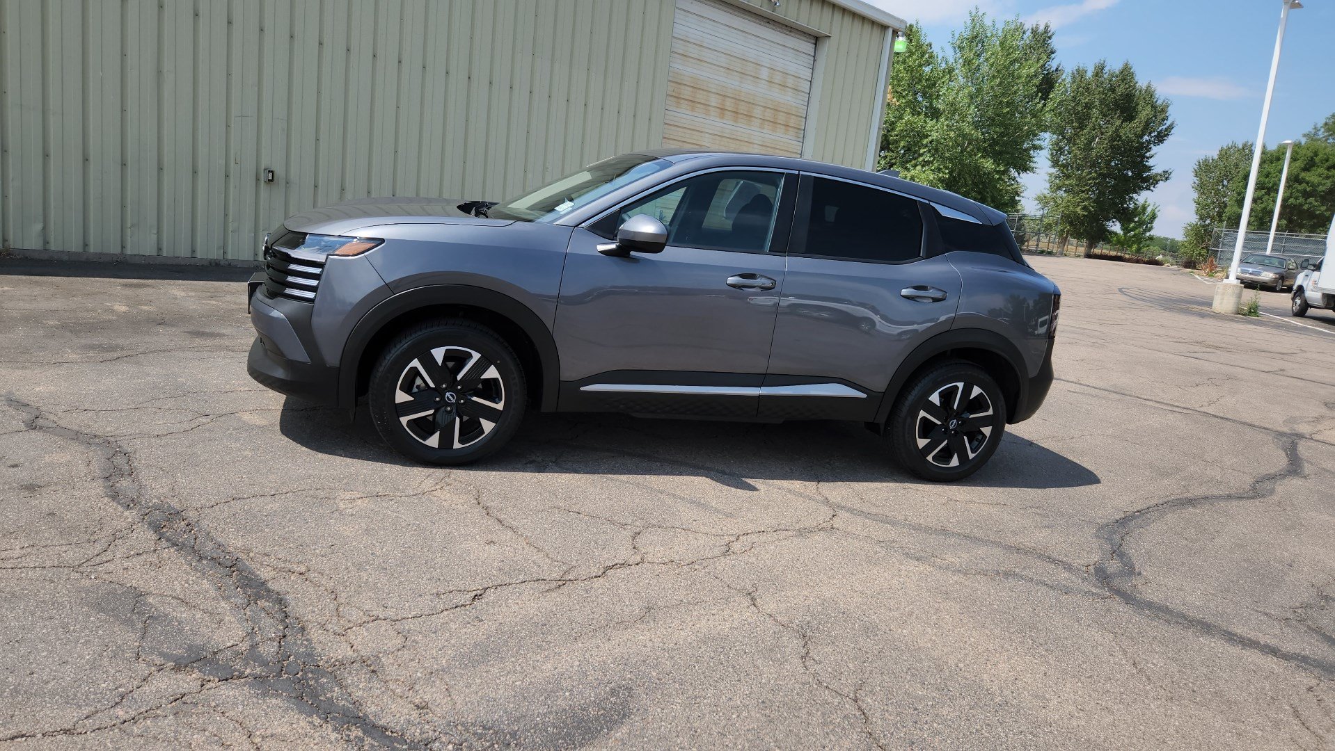 Used 2025 Nissan Kicks SV AWD/4WD image 4