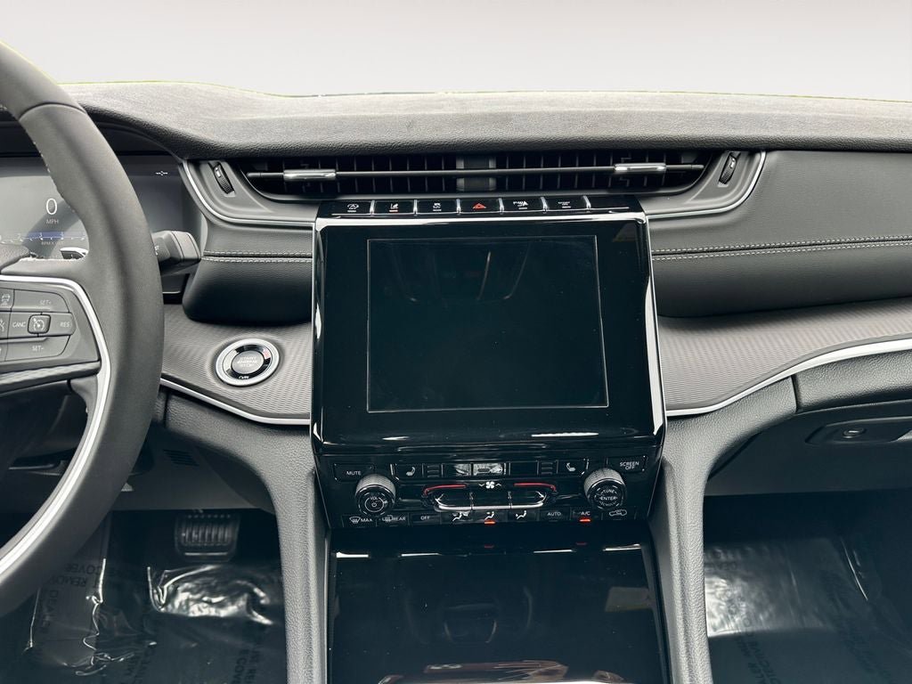 New 2025 Jeep Grand Cherokee L Altitude AWD/4WD image 11