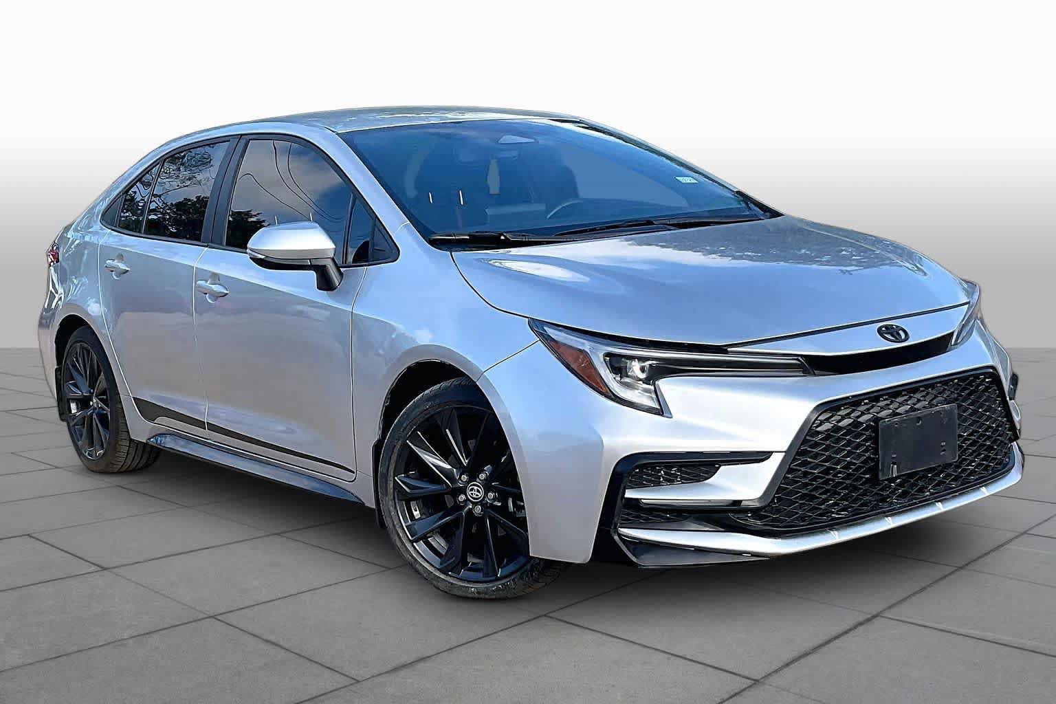 Used 2025 Toyota Corolla SE FWD image 3