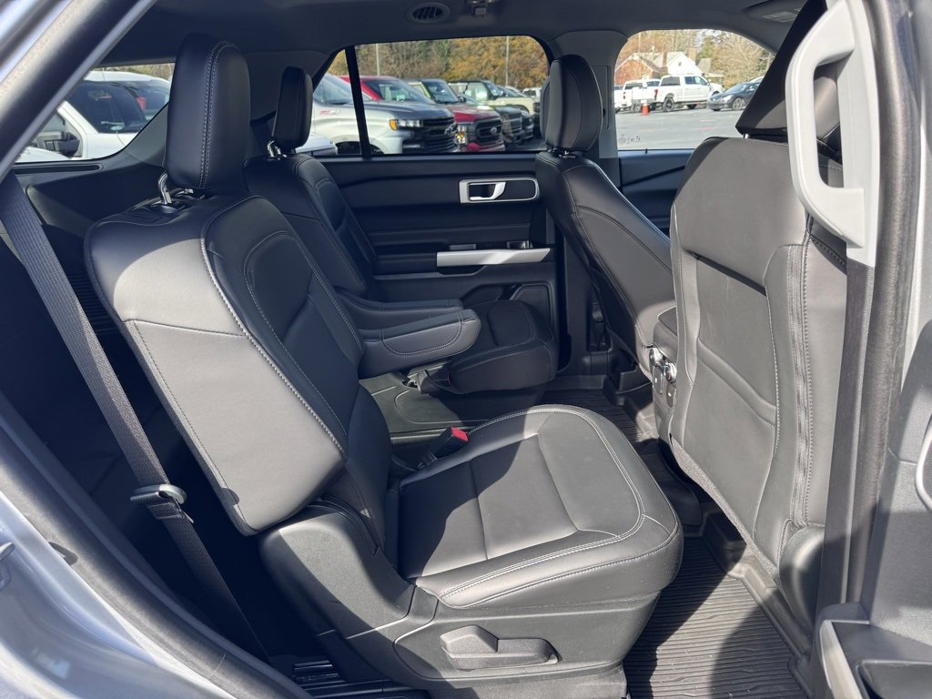 Used 2022 Ford Explorer XLT w/ Equipment Group 202A image 27