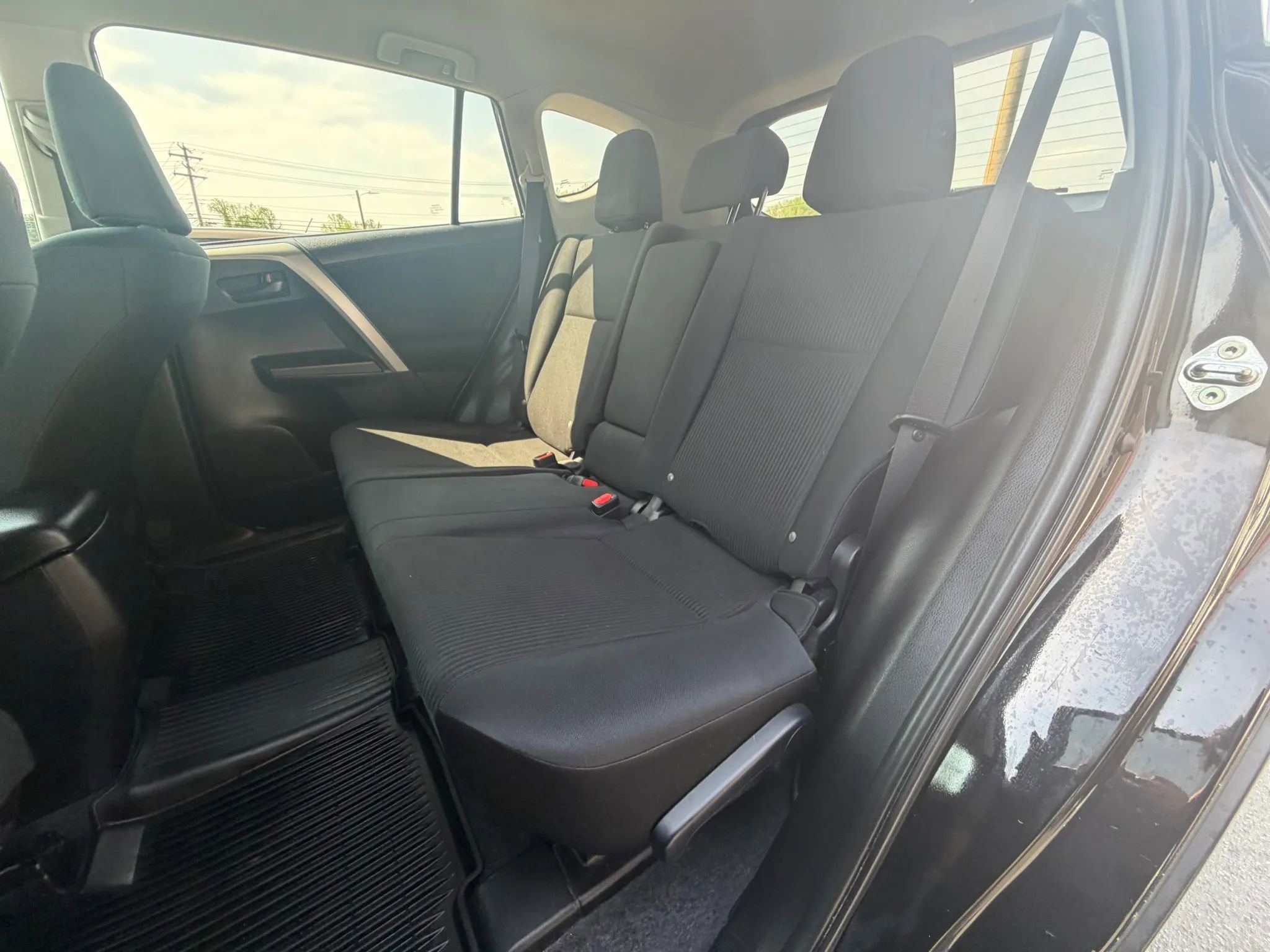 Used 2017 Toyota RAV4 LE image 10