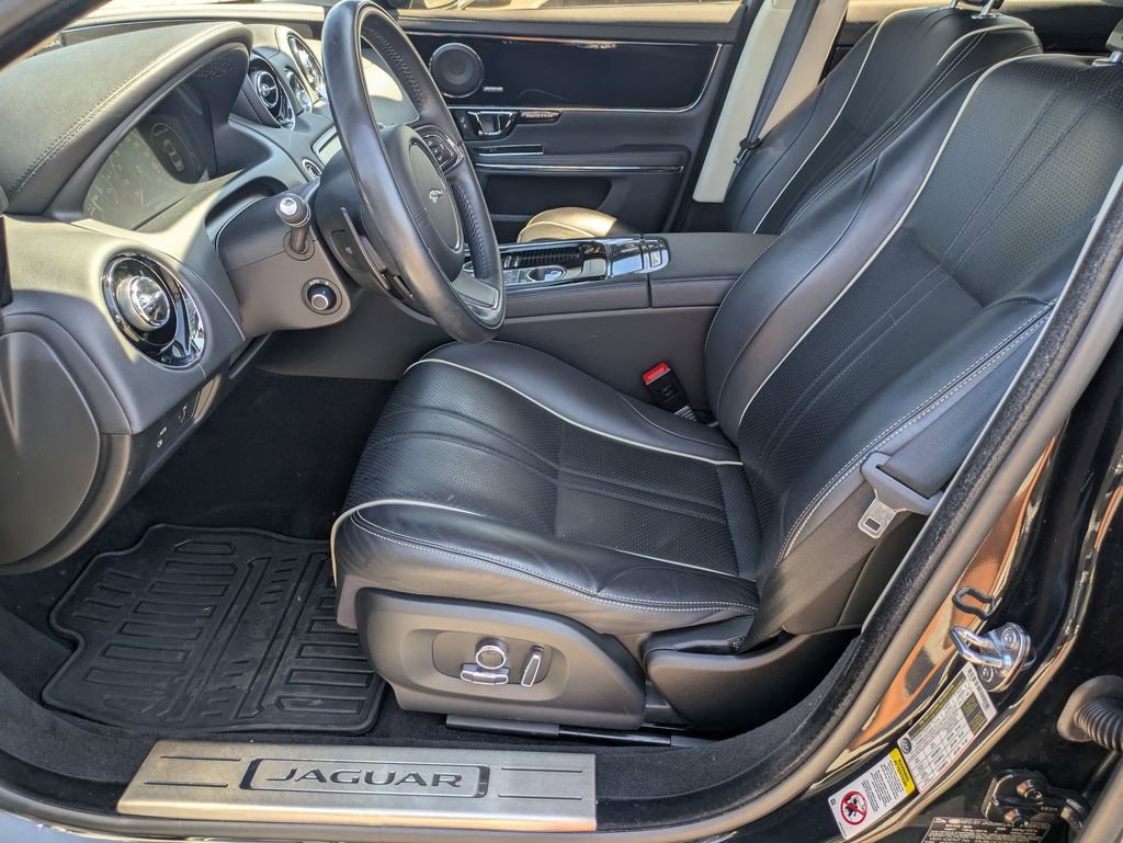 Used 2019 Jaguar XJ R-Sport image 11