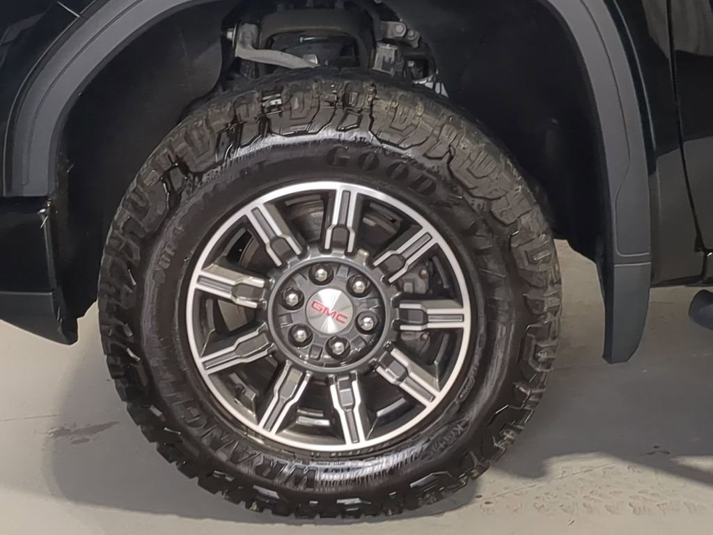 Used 2024 GMC Sierra 1500 AT4 w/ Technology Package AWD/4WD image 14