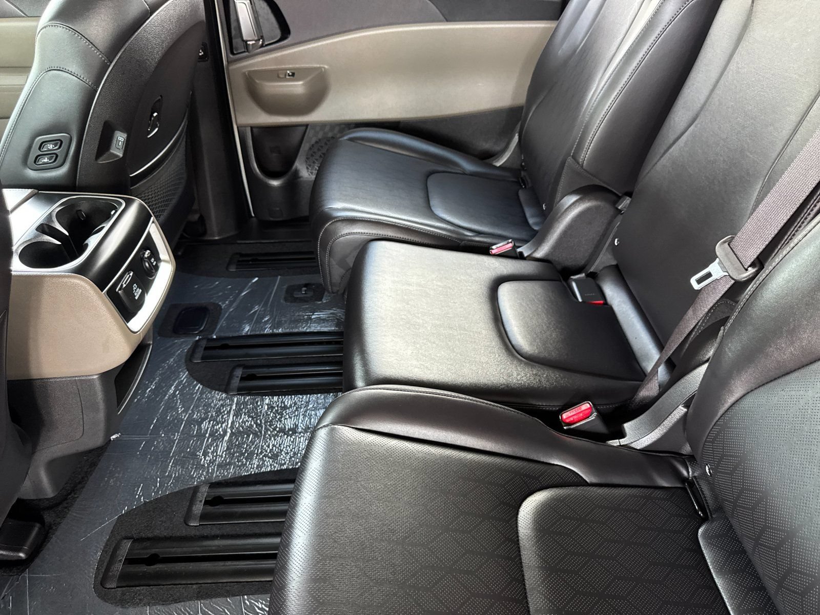 Certified 2026 Kia Carnival SX FWD image 12