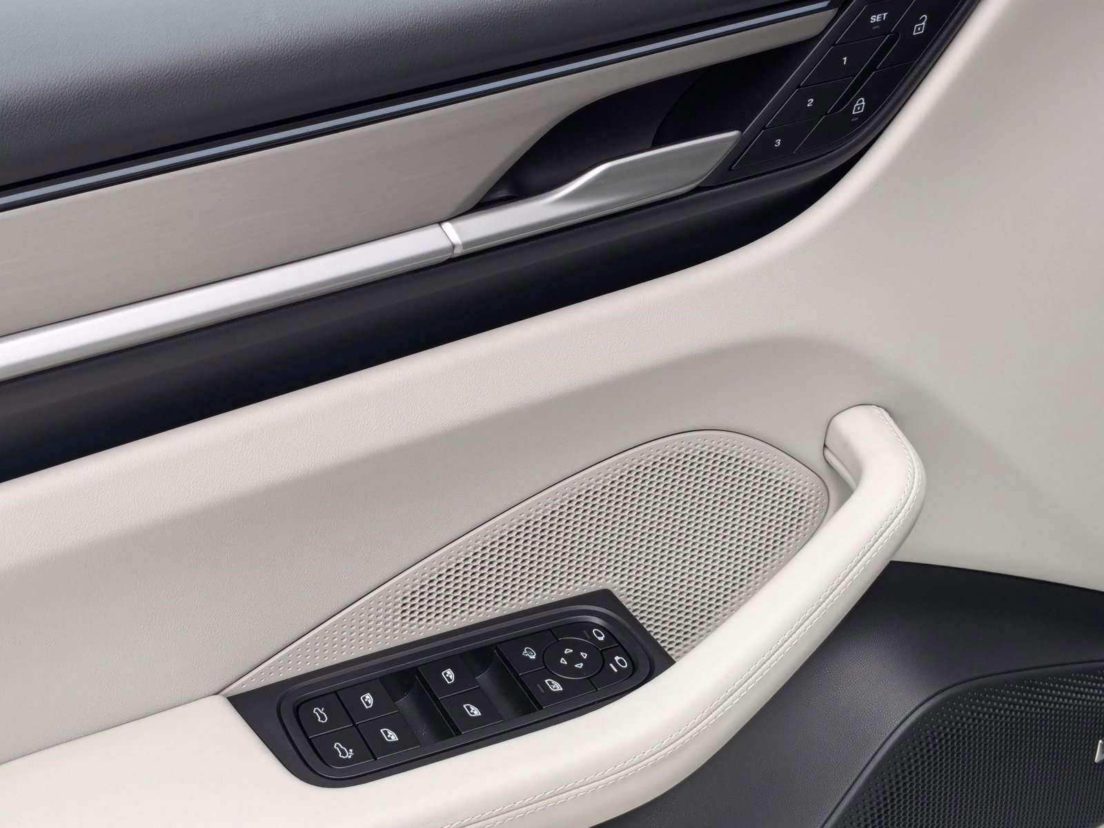 New 2025 Porsche Macan 4S Electric image 14