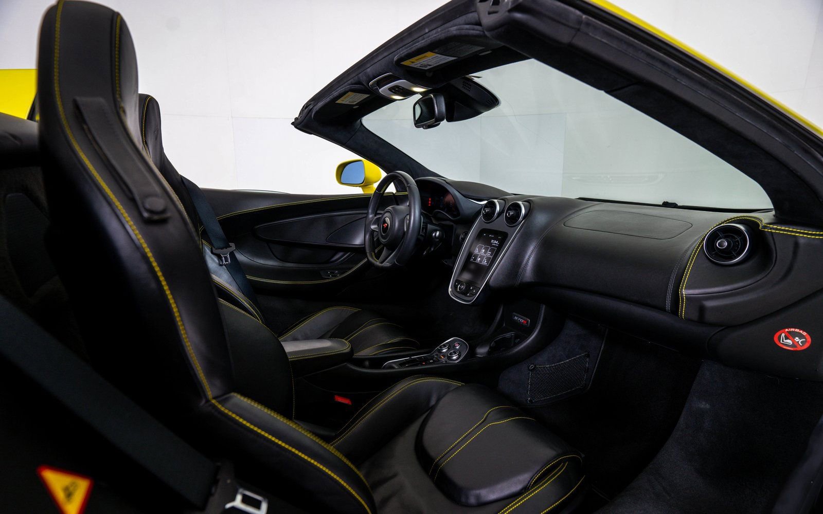 Used 2018 McLaren 570S Spider image 22