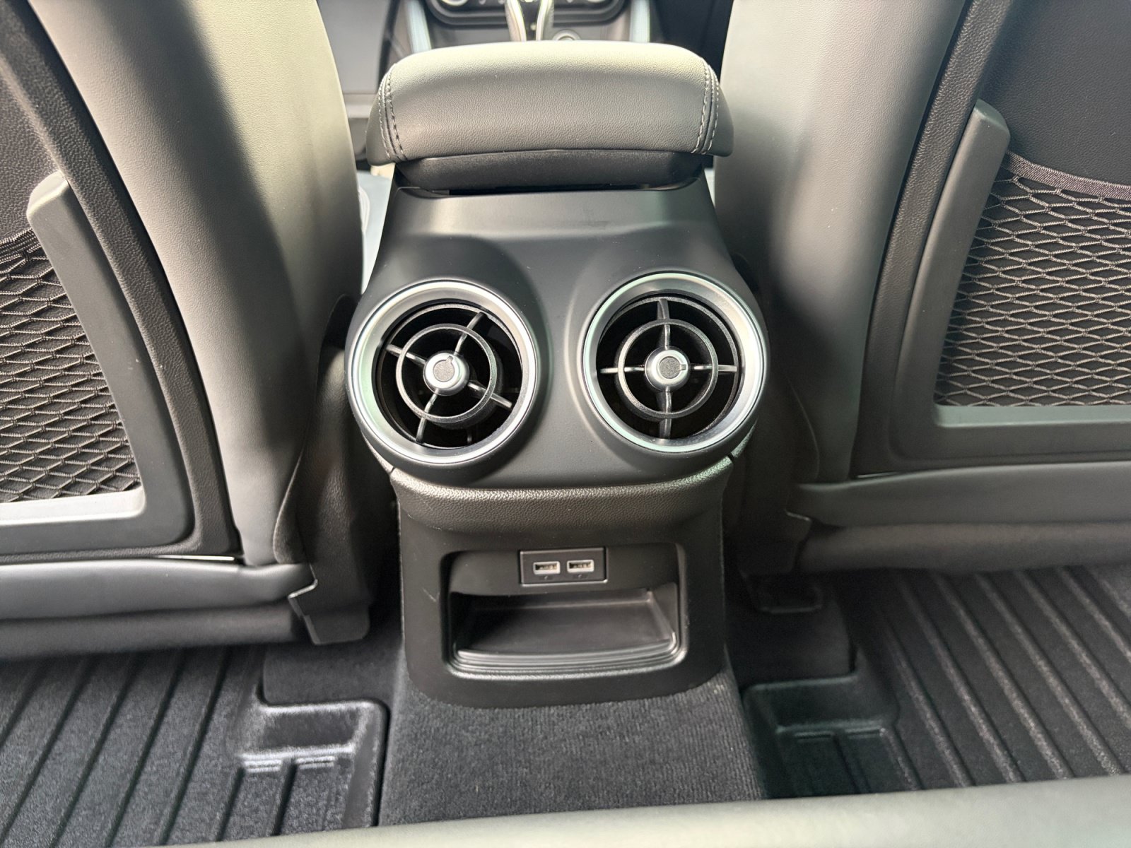 Used 2020 Alfa Romeo Stelvio Ti Lusso AWD/4WD image 32