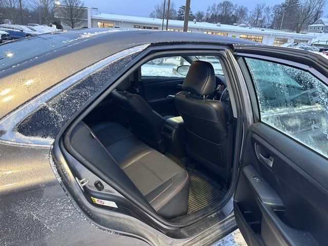 Used 2017 Toyota Camry SE image 9