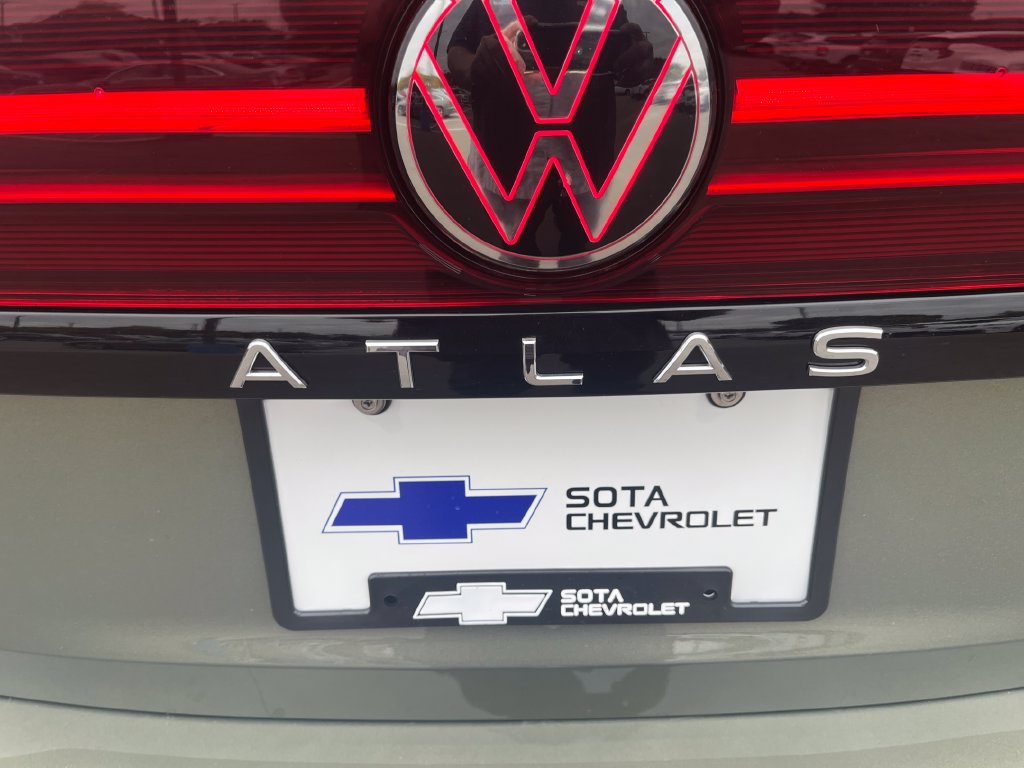 Used 2024 Volkswagen Atlas Peak Edition SE AWD/4WD image 34