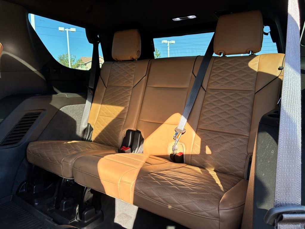 Used 2023 Cadillac Escalade Premium Luxury w/ Performance Package image 15