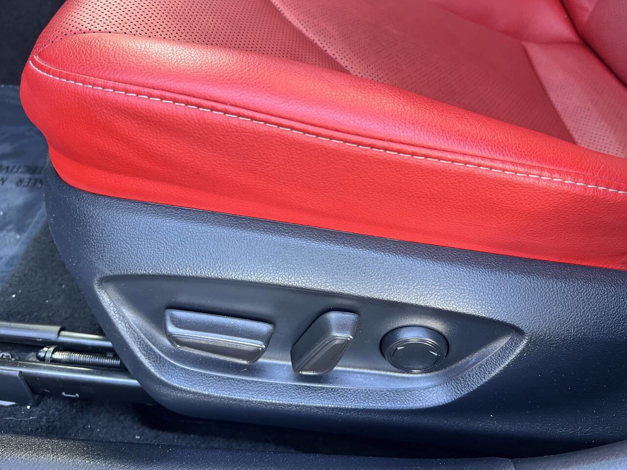 Used 2024 Toyota Camry XSE w/ Navigation Package image 32