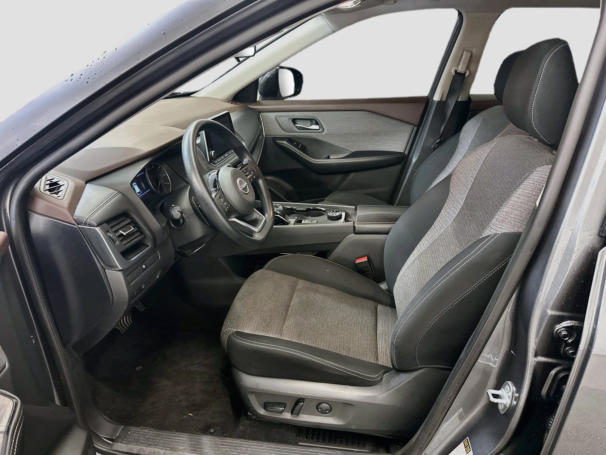 Used 2023 Nissan Rogue SV AWD/4WD image 13