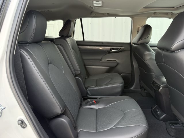 Used 2026 Toyota Highlander Limited AWD/4WD image 34