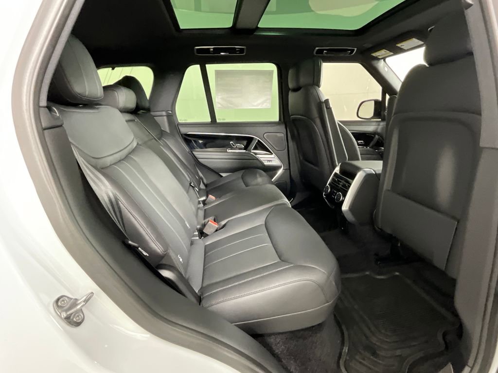 Used 2025 Land Rover Range Rover SE AWD/4WD image 23