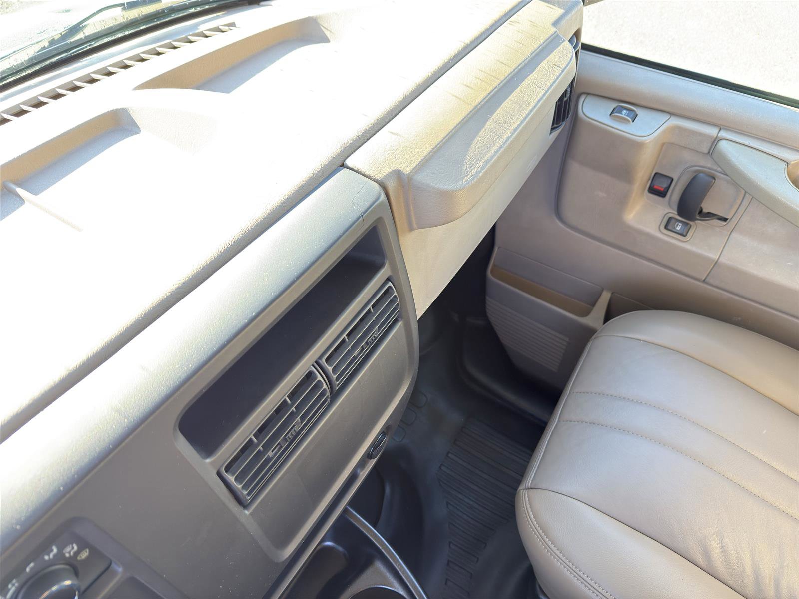 Used 2005 Chevrolet Express 3500 Extended image 29