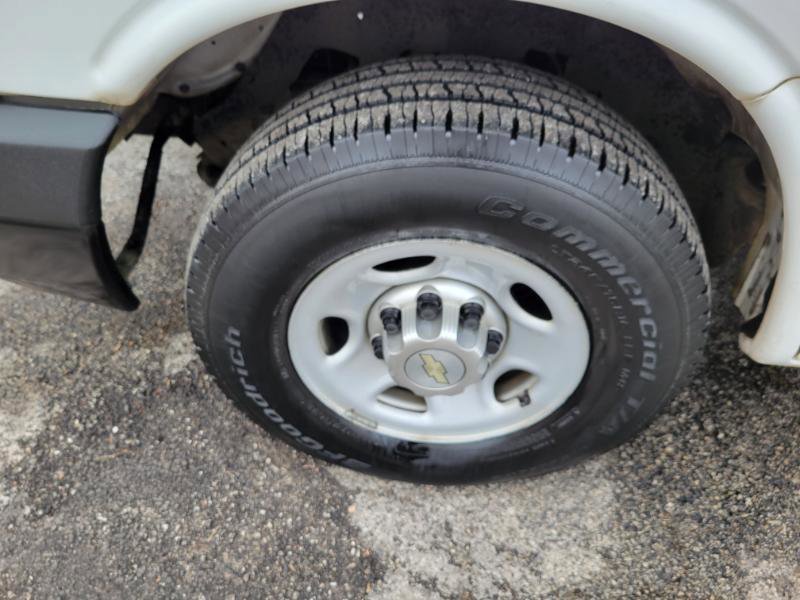 Used 2012 Chevrolet Express 2500 w/ Power Package image 15