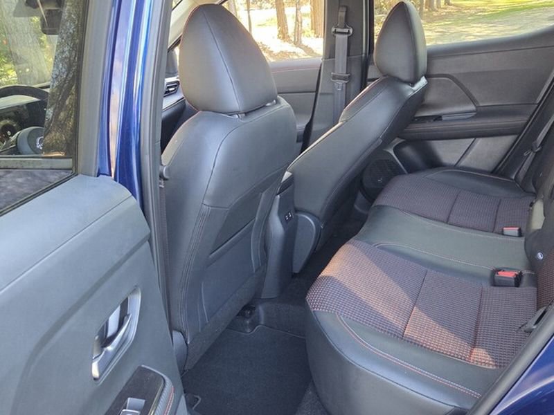 Used 2025 Nissan Kicks SR image 8