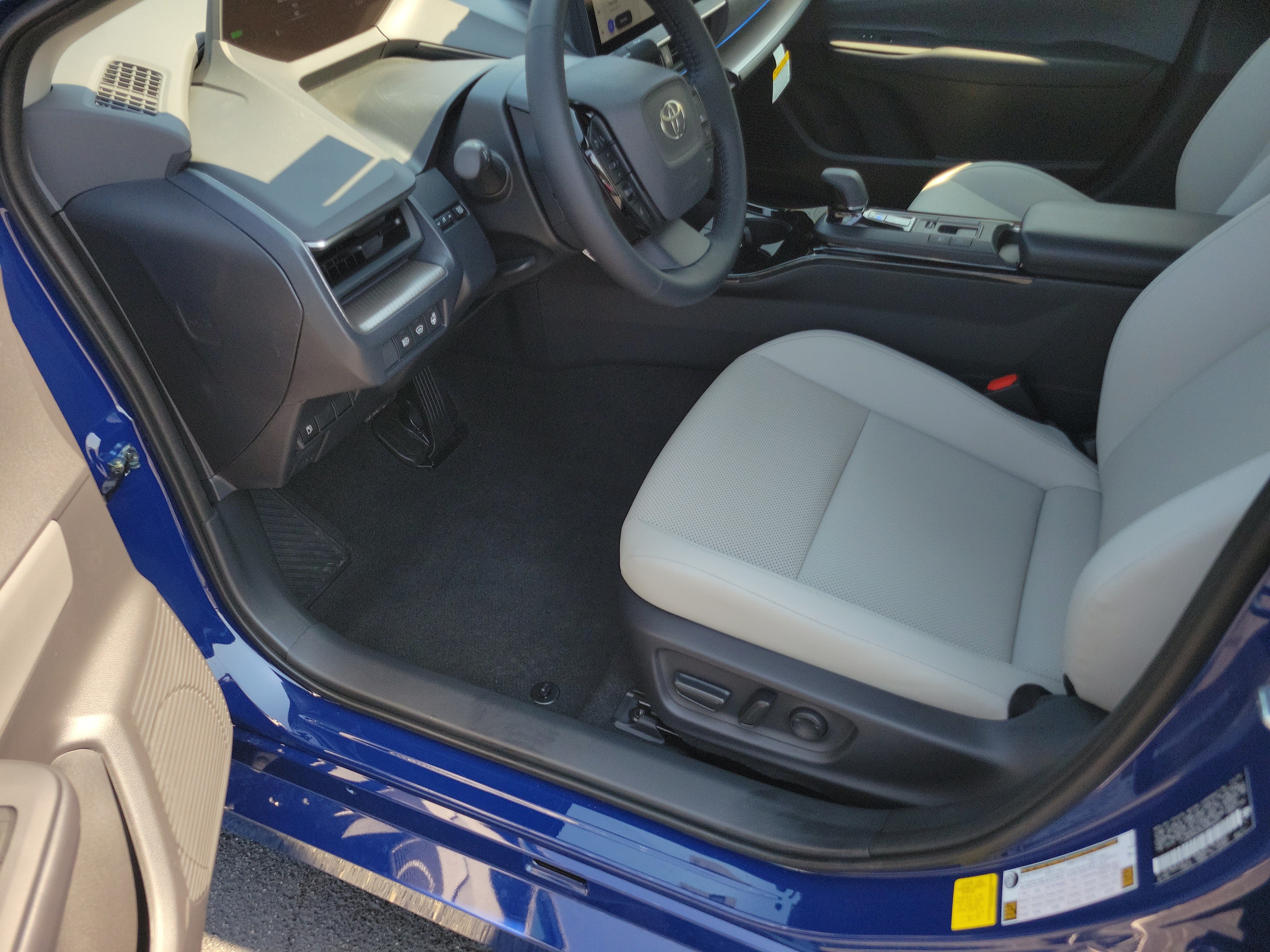New 2027 Toyota Prius XLE FWD image 19