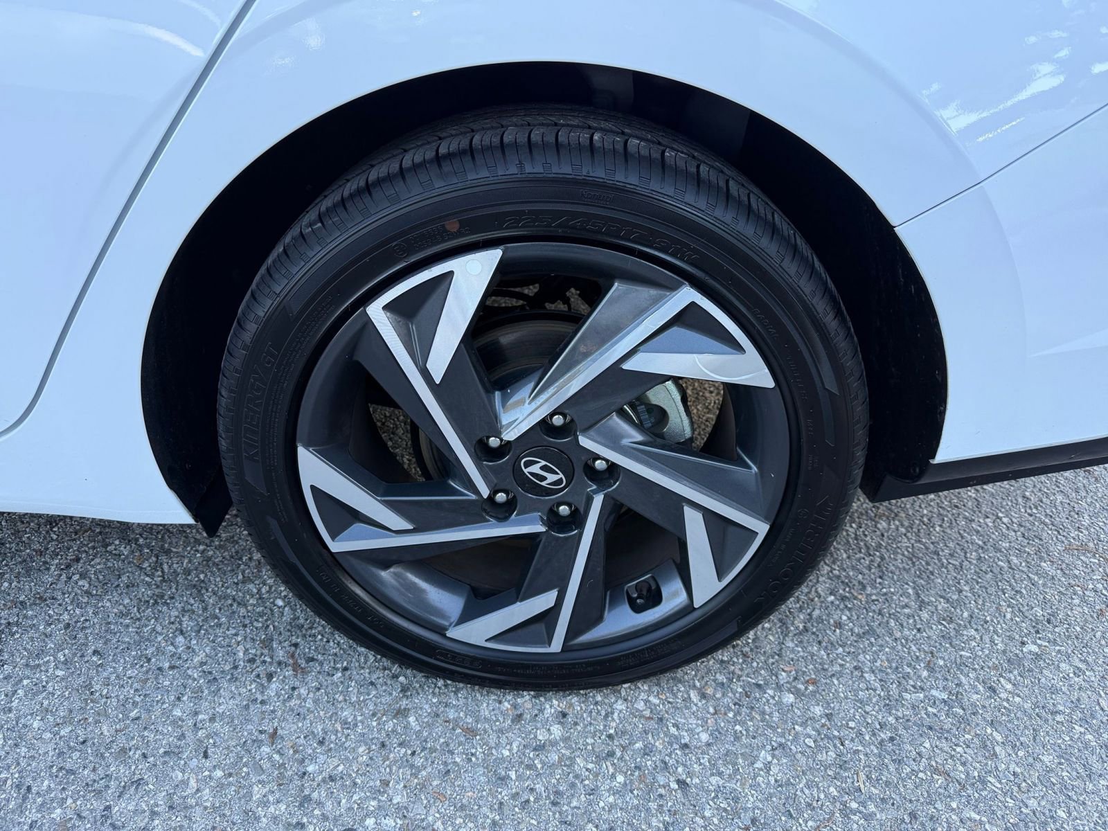 Used 2025 Hyundai Elantra SEL image 25