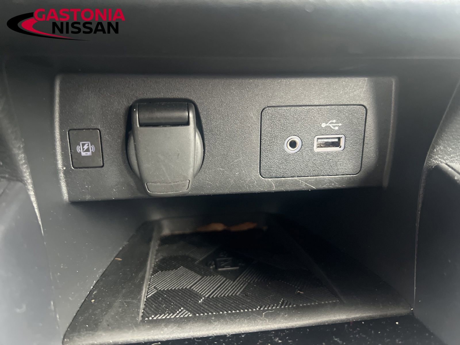 Used 2024 Nissan Versa SV image 40