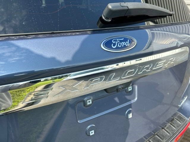 Used 2021 Ford Explorer XLT w/ Equipment Group 202A AWD/4WD image 61