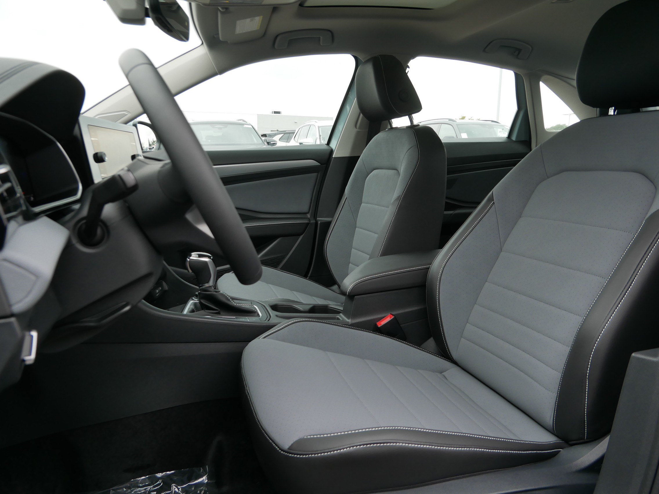 New 2027 Volkswagen Jetta SE FWD image 4