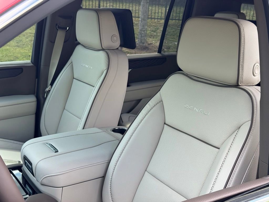 New 2025 GMC Yukon XL Denali w/ Denali Reserve Package image 18