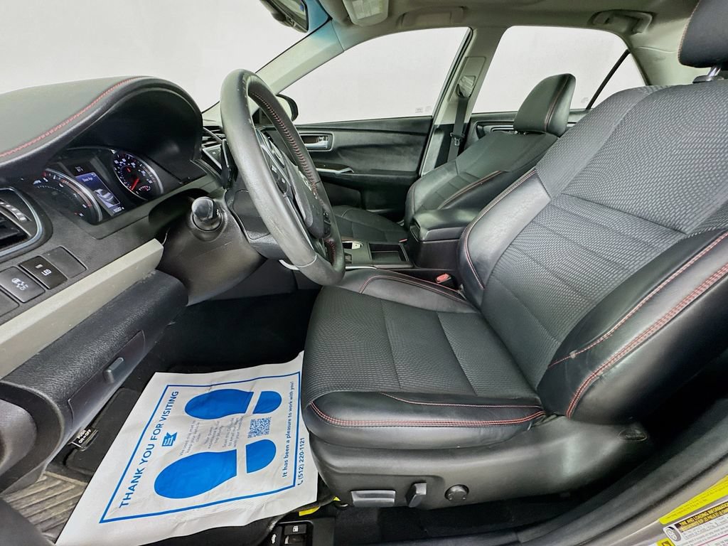 Used 2017 Toyota Camry SE w/ Moonroof Package FWD image 25
