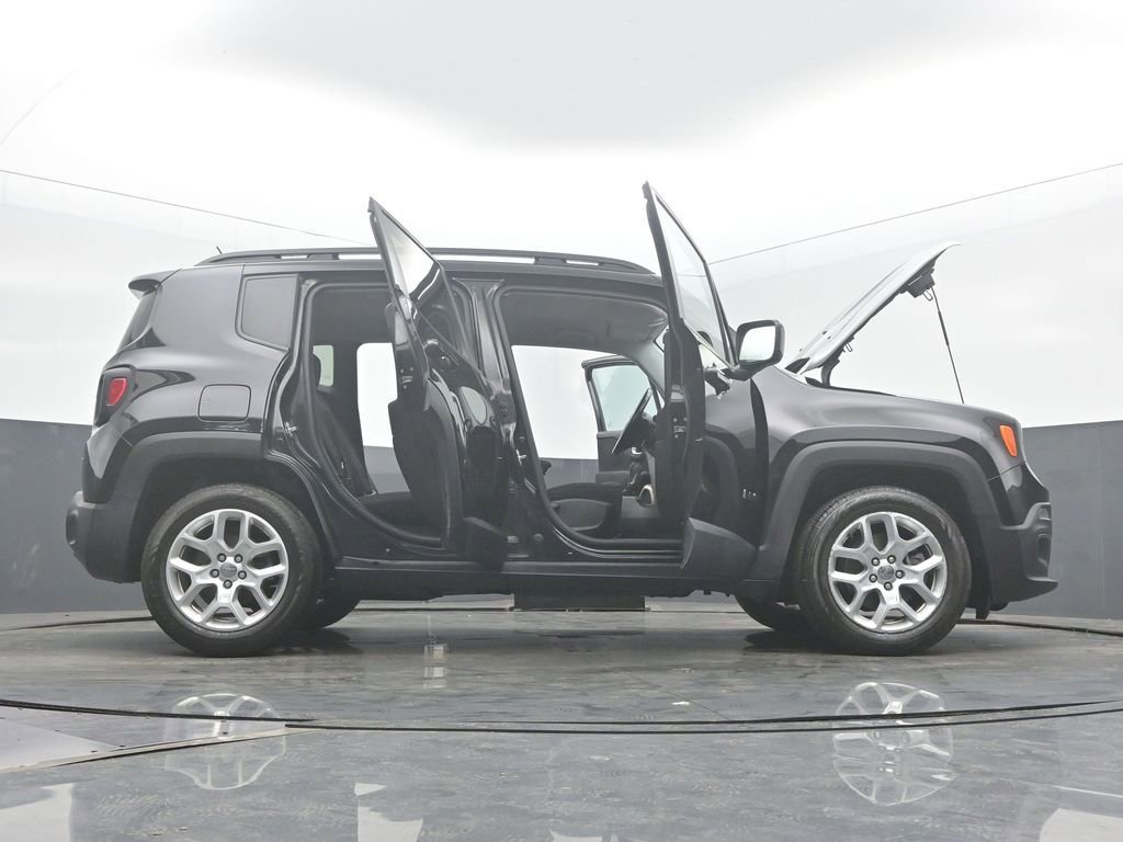Used 2017 Jeep Renegade Latitude FWD image 59