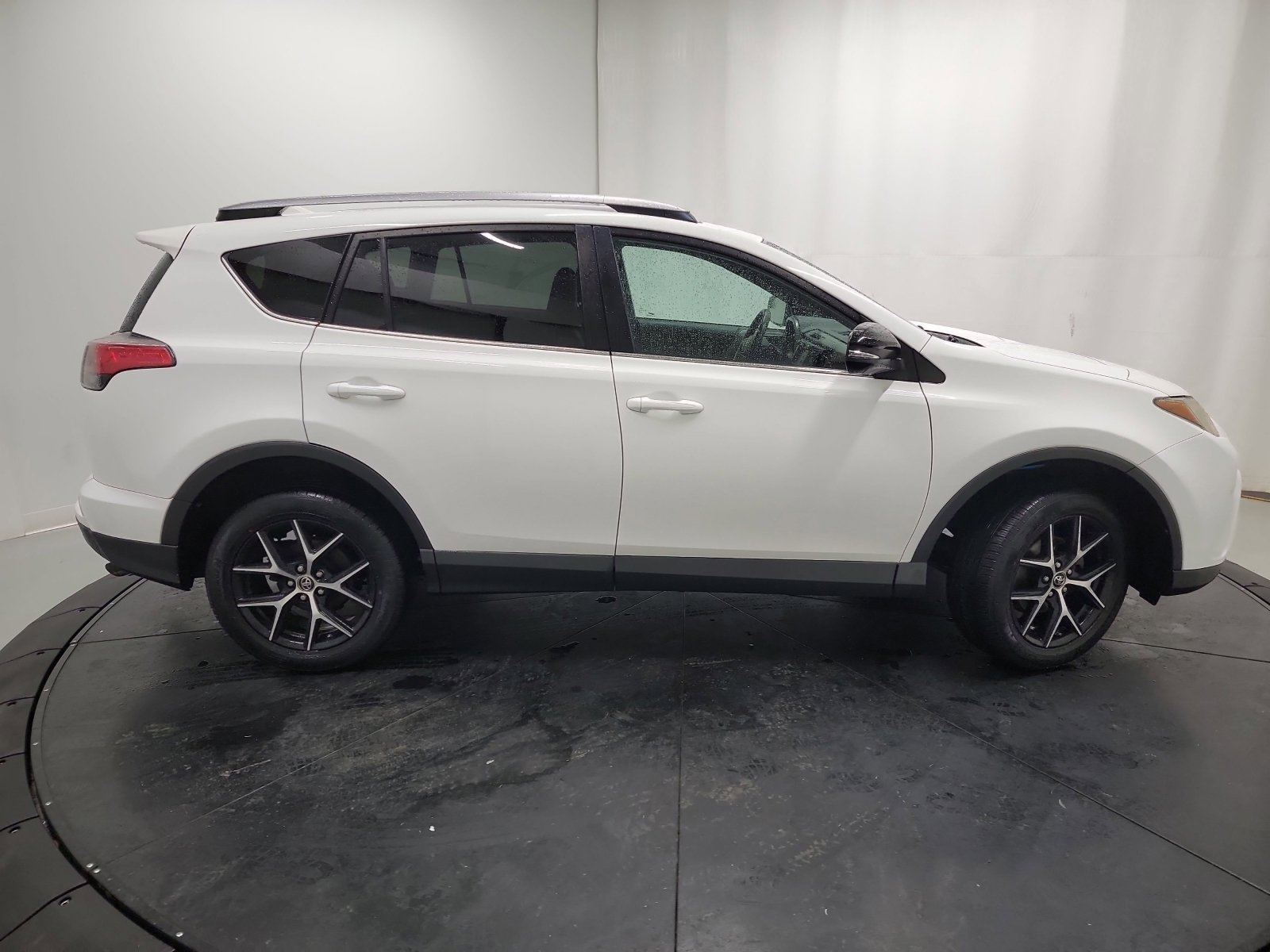 Used 2017 Toyota RAV4 SE image 11