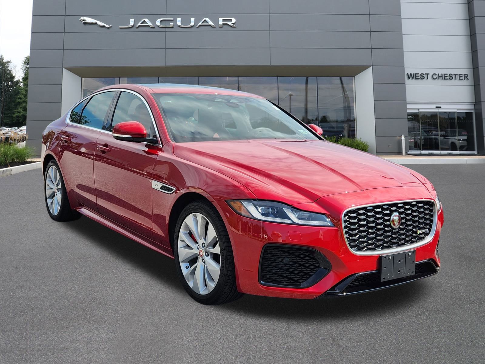 Certified 2022 Jaguar XF R-Dynamic SE image 2