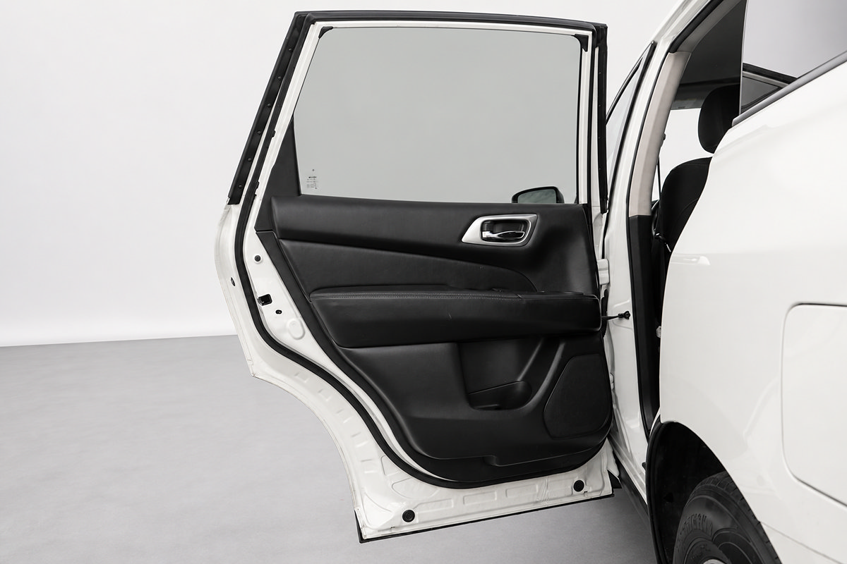 Used 2019 Nissan Pathfinder S AWD/4WD image 17