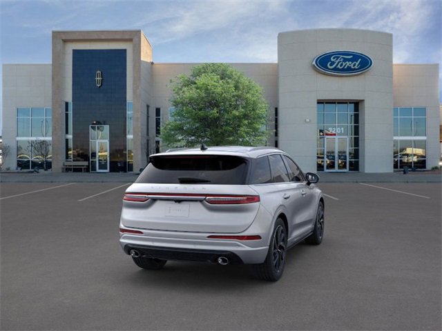 Used 2024 Lincoln Corsair Grand Touring image 8