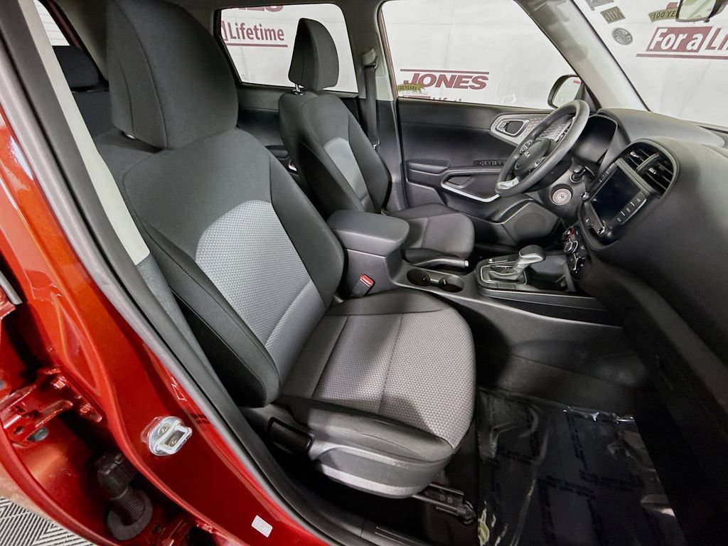 Certified 2023 Kia Soul LX w/ LX Technology Package FWD image 29