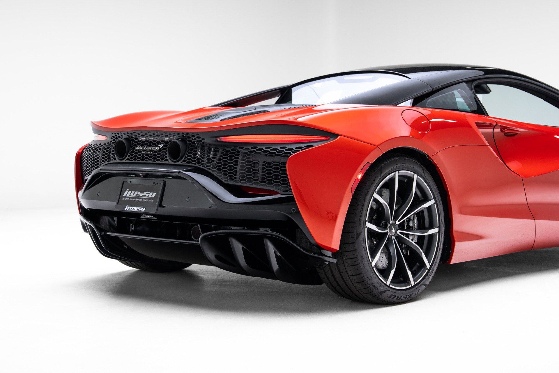 Used 2024 McLaren Artura image 42