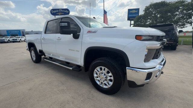 Used 2024 Chevrolet Silverado 2500 LT AWD/4WD image 2