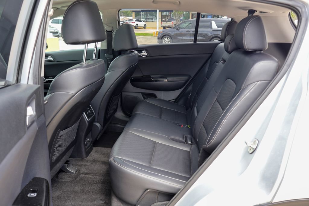 Used 2021 Kia Sportage EX w/ EX Technology Package FWD image 9