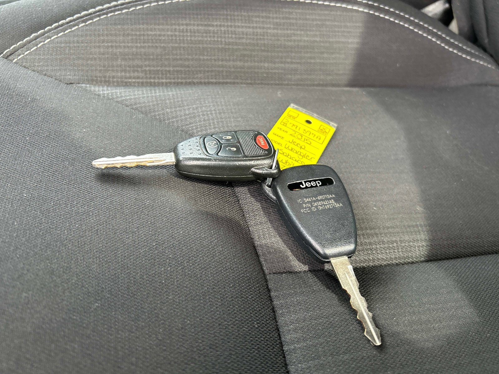 Used 2015 Jeep Wrangler Unlimited Sahara w/ Connectivity Group image 11